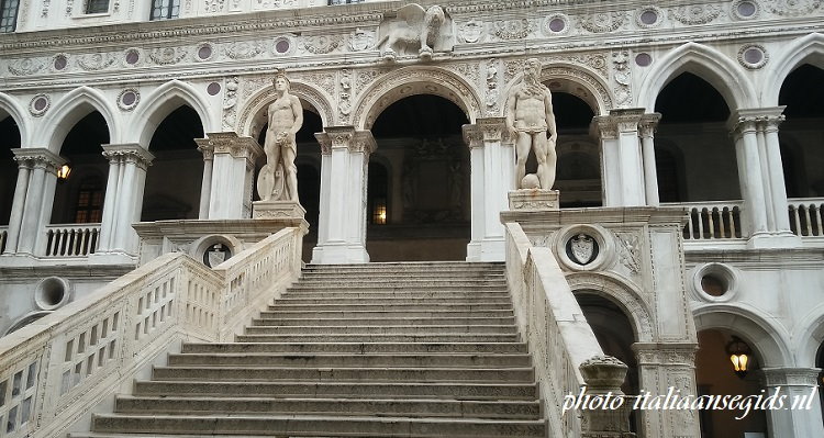 Scala dei Giganti Palazzo Ducale 
