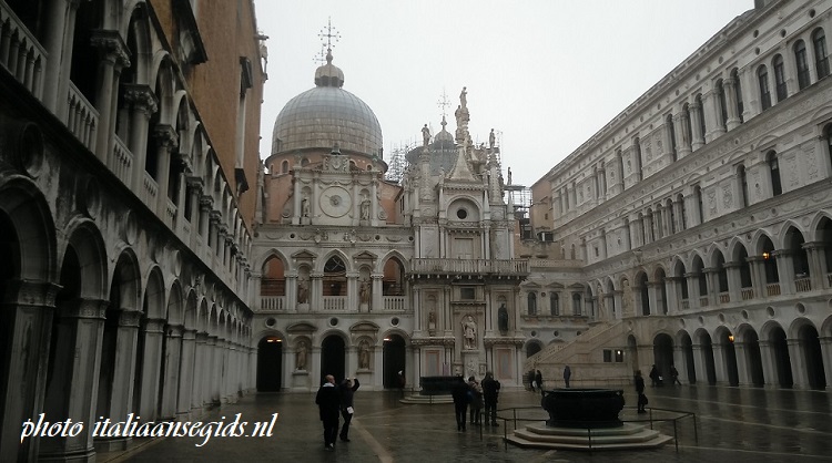 Palazzo Ducale - binnenplein - Dogenpaleis